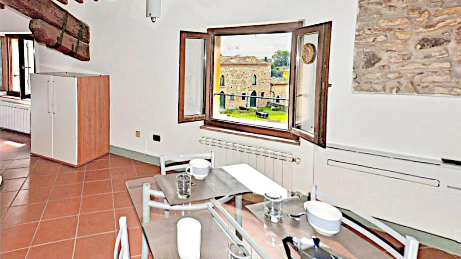 1 Bedroom Cozy Apartment In Cola Sona Itálie